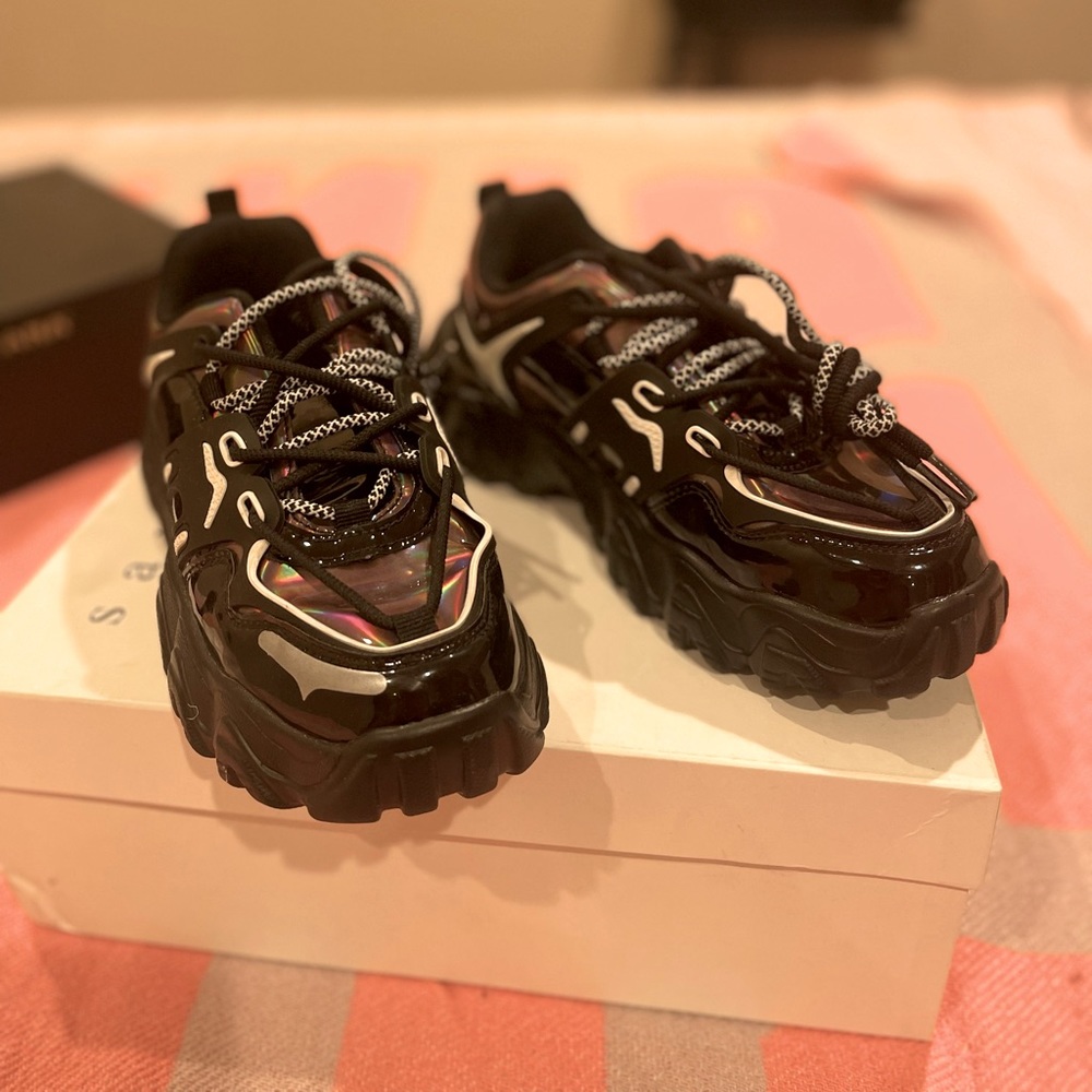 Forever 21 sneakers size 8